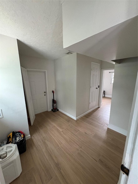 Building Photo - 1501 SW 6th Ave