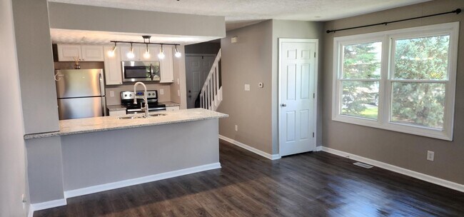 Building Photo - 6054 Southbay Dr