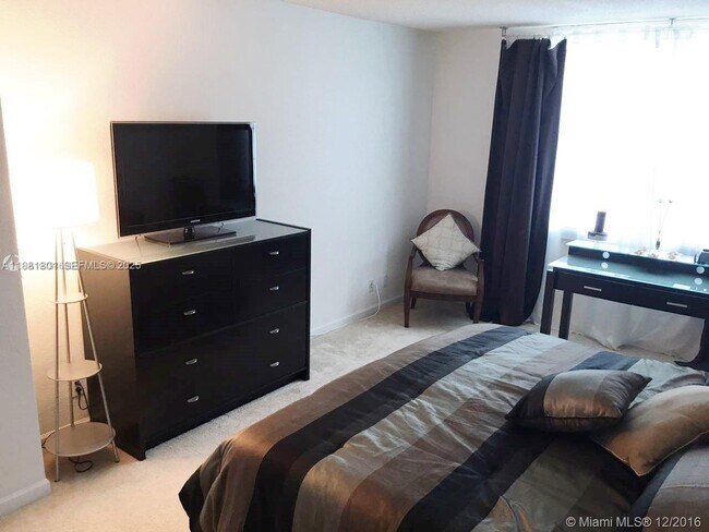 Building Photo - 2501 S Ocean Dr