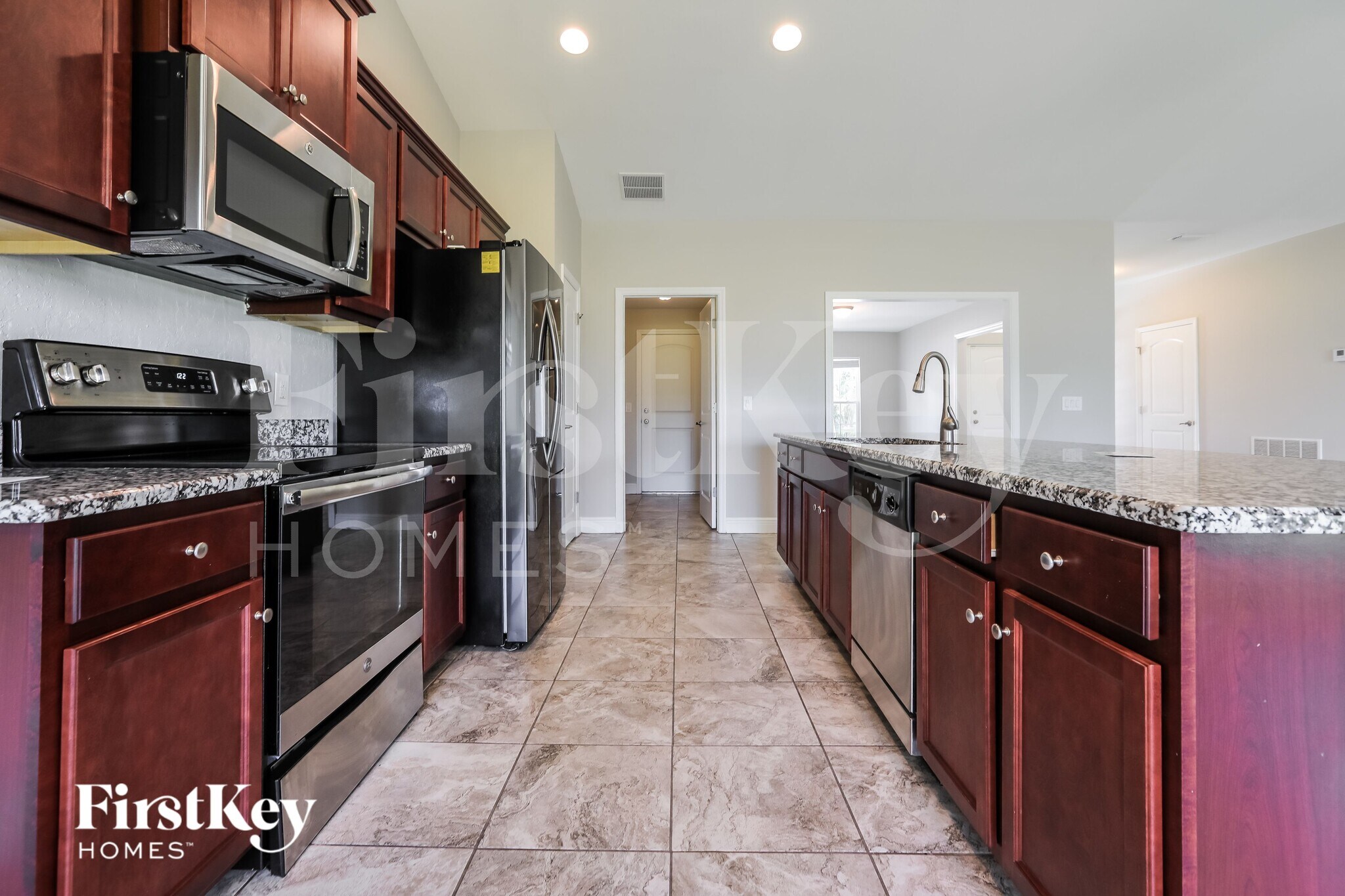 Building Photo - 282 Franca St