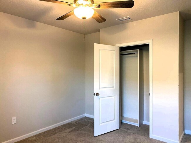 Building Photo - 106 Pummelo Pl