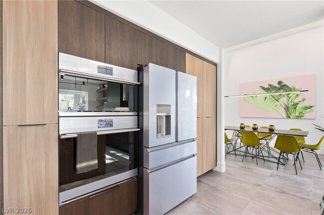 Building Photo - 9301 St James Cir