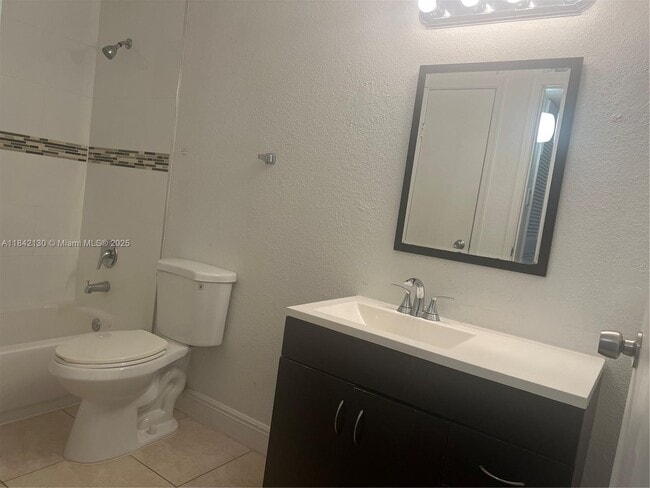 Building Photo - 949 Riverside Dr