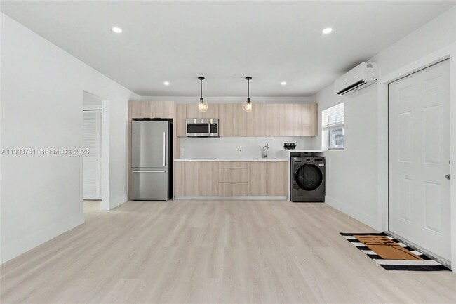 Building Photo - 55 SW 13th St