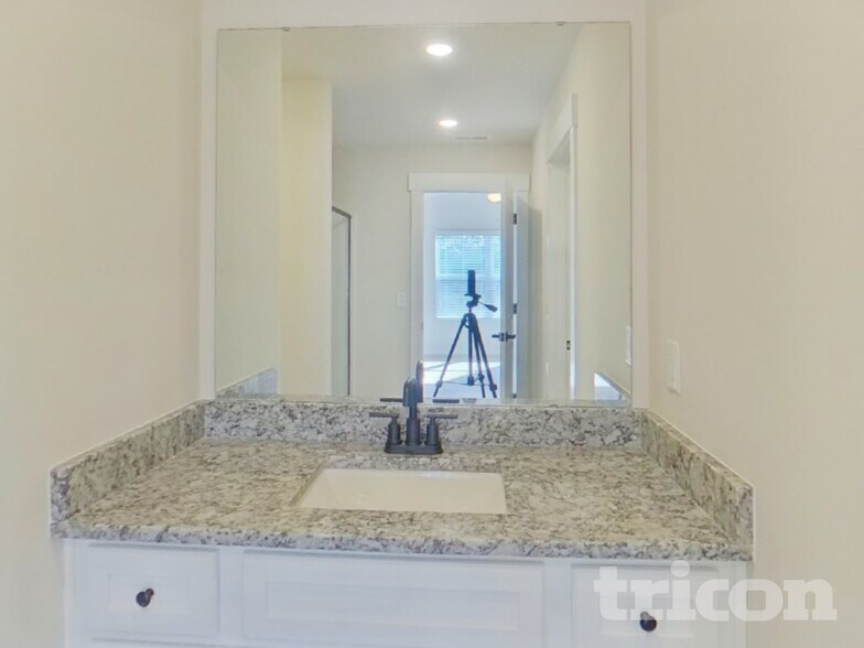 Building Photo - 1225 Crested Iris St