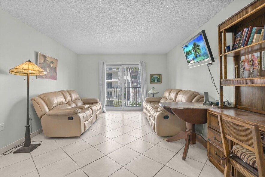 Building Photo - 4141 Collins Ave