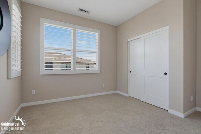 Building Photo - Modern and Stylish 2Bdm 2.5Ba Home in the Civita Community of Mission Valley!