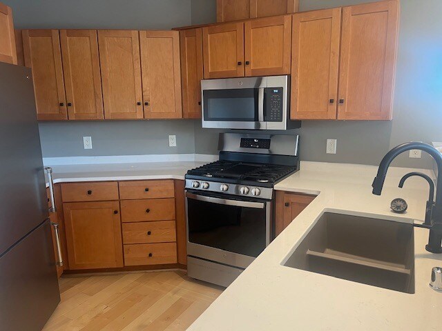 Building Photo - 715 Hill St