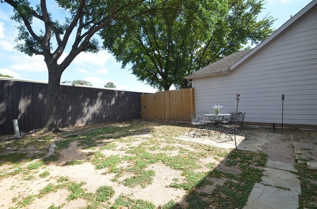 Building Photo - 2911 Meadowglen Cove