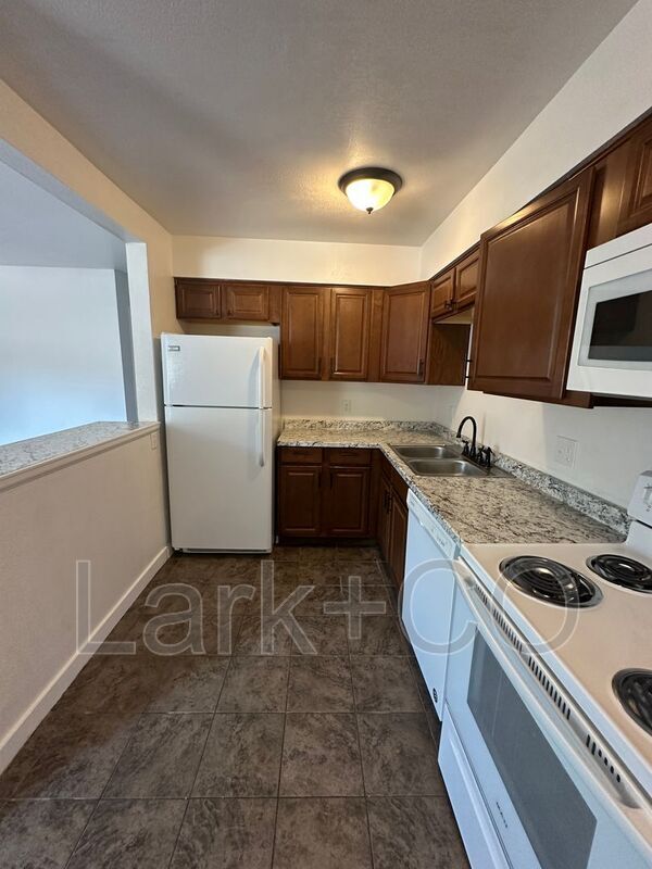 Building Photo - 3014 Mallard Dr
