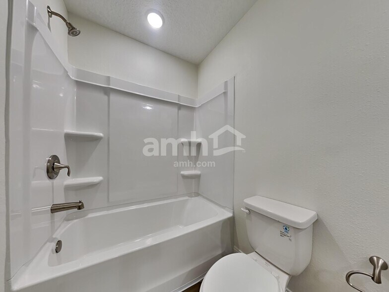 Building Photo - 11638 Hillside Dr