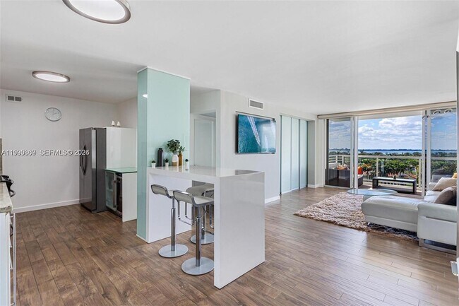 Building Photo - 5600 Collins Ave