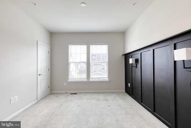 Building Photo - 2581 Debert Cir
