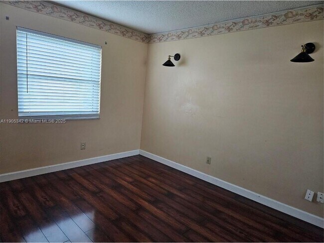 Building Photo - 154 Sandalwood Dr