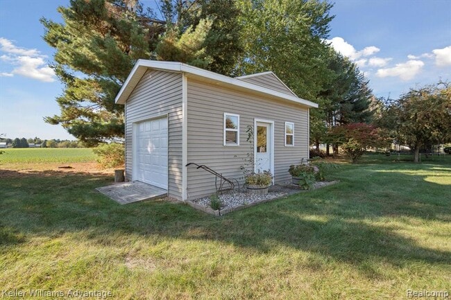 Building Photo - 245 Lynbrook Dr