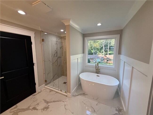 Building Photo - 320 Pine Valley Dr