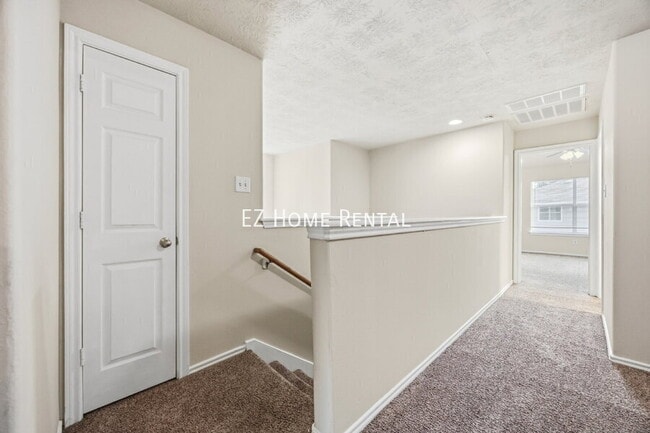 Building Photo - 14322 Mooreview Ln