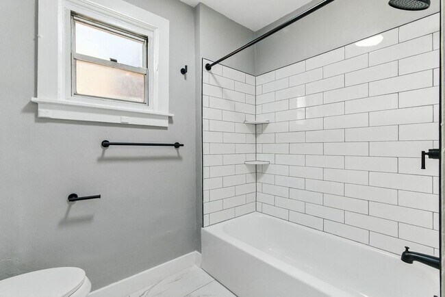 Building Photo - 2200 Milligan Ave