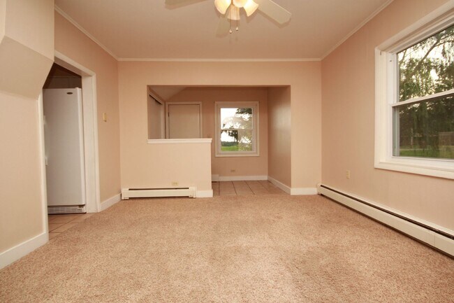 Building Photo - Updated home on 1 acre lot
