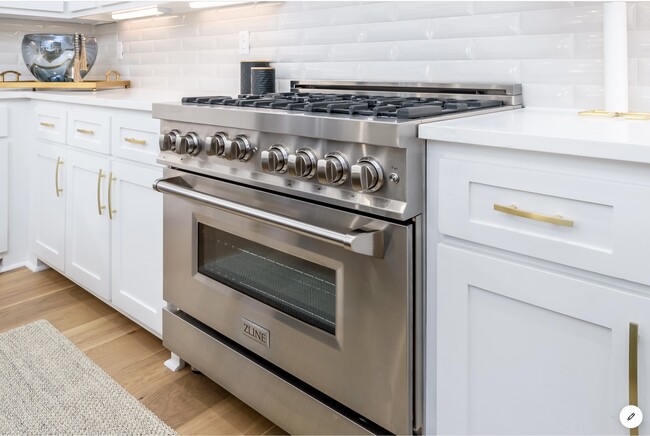 Kitchen - 3317 Pointe Marie Dr