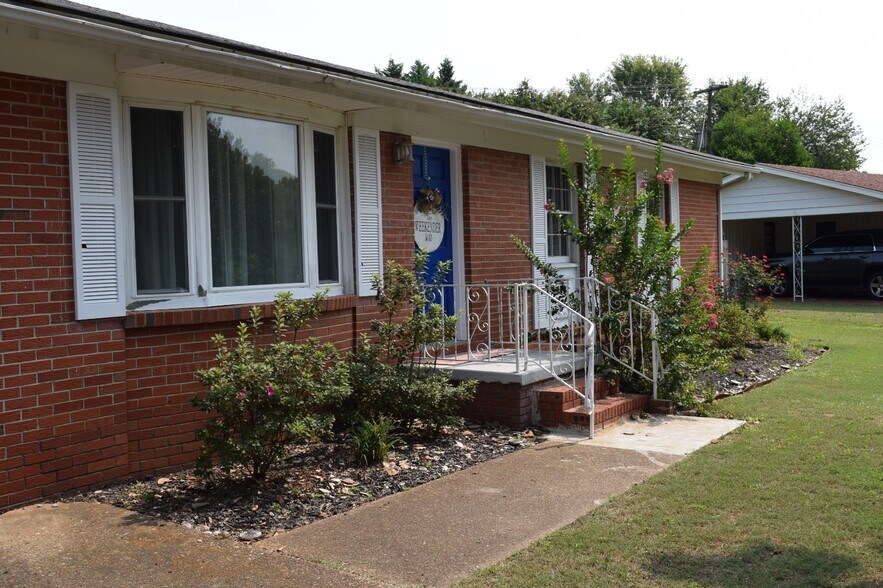 Building Photo - 2013 Hixon Ave