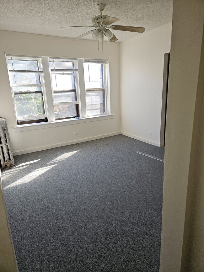 Dining room - 7147 S Constance Ave