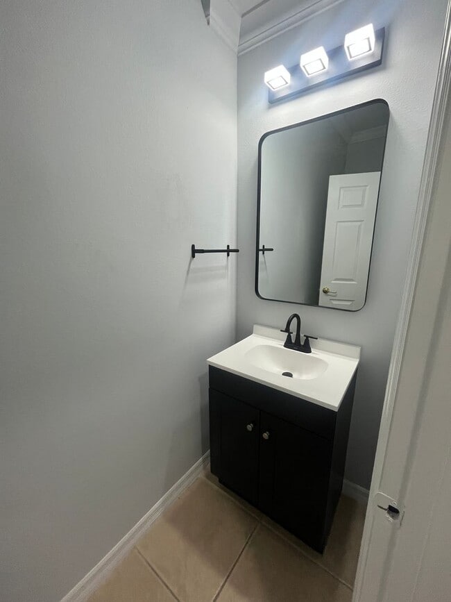 Building Photo - 1520 Retreat View Cir