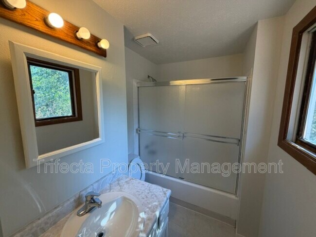Building Photo - 3313 Dunbar Ave