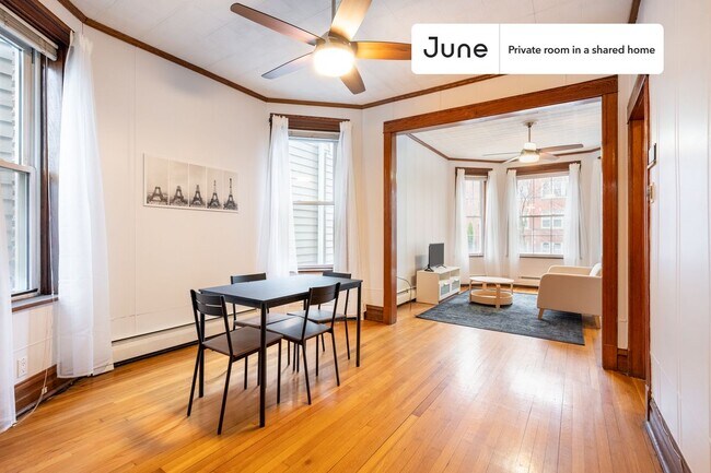 Building Photo - Private bedroom in 3 bed/1 bath Home