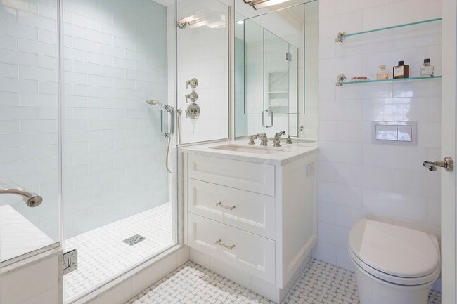 Building Photo - 25 5th Ave