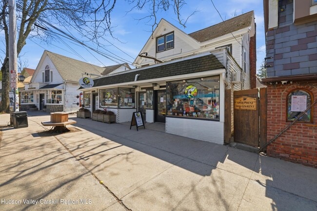 Building Photo - 43-47-47 Tinker St