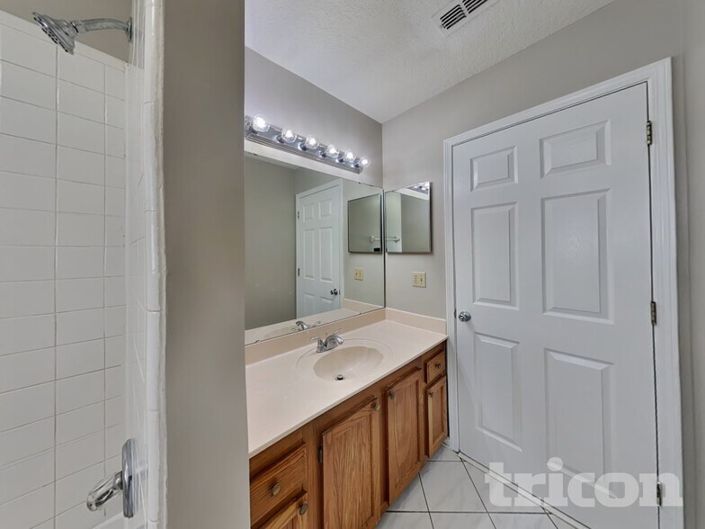 Building Photo - 4399 Princess Labeth Ct W