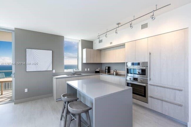 Building Photo - 4010 S Ocean Dr