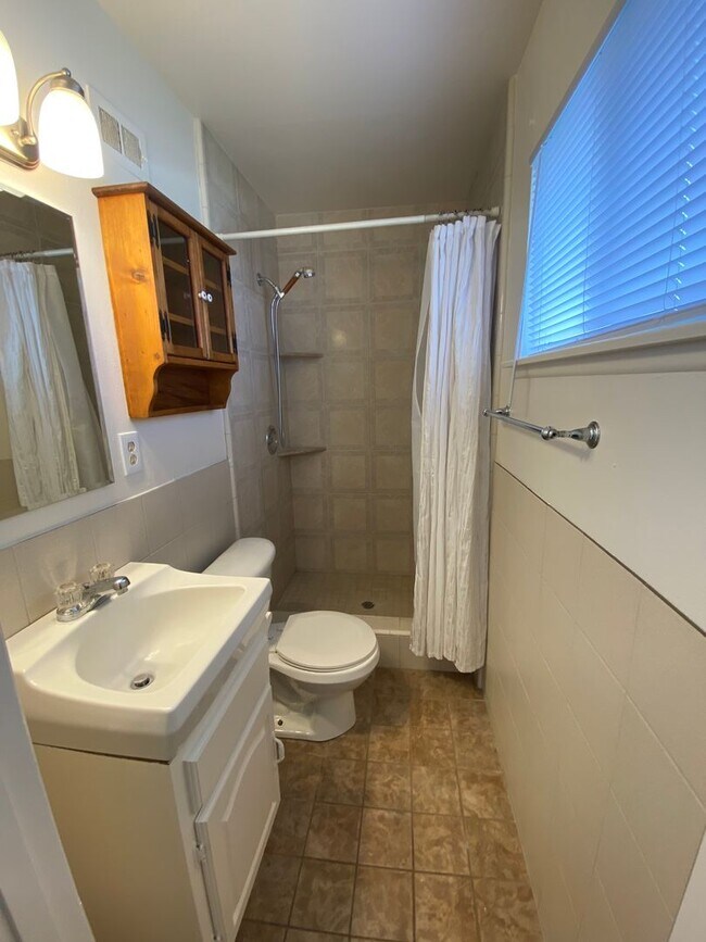 Building Photo - 4 bedroom in Orcutt!!!