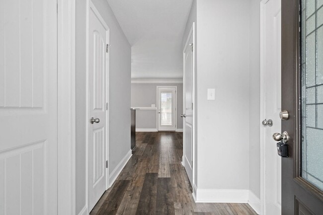 Building Photo - Pet Friendly Three Bedroom with Bonus!