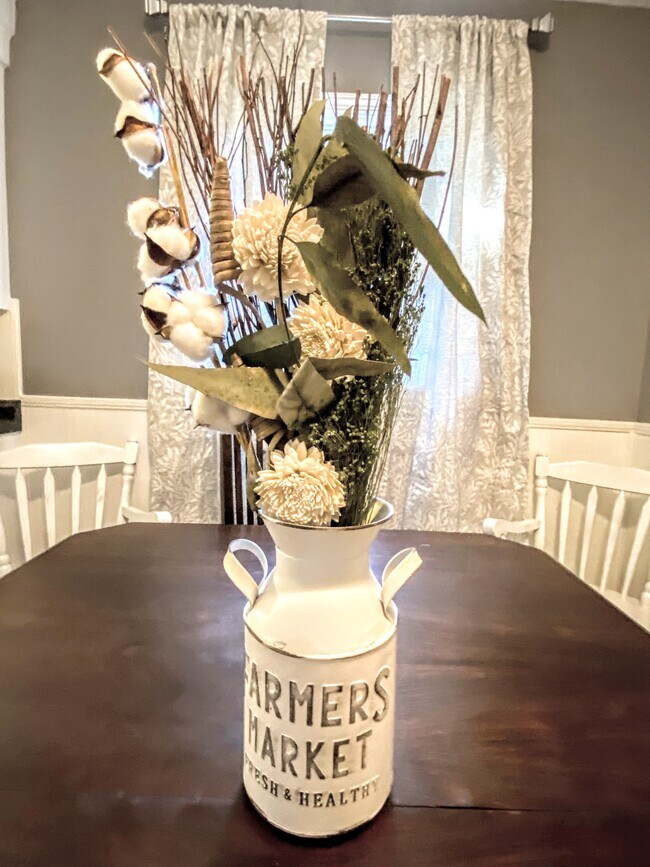 Building Photo - 2925 Center St