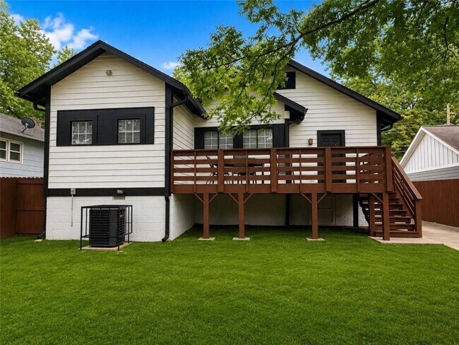 Building Photo - 906 Westmont Rd SW