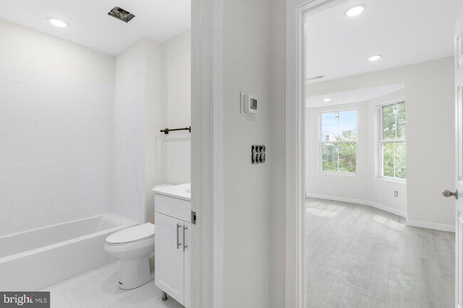 Building Photo - 223 S 45th St