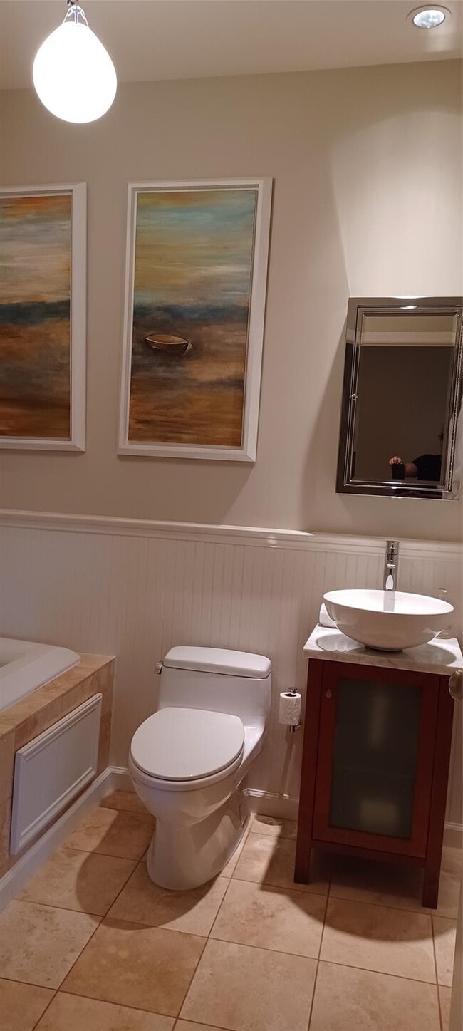 Building Photo - 6688 Via Regina