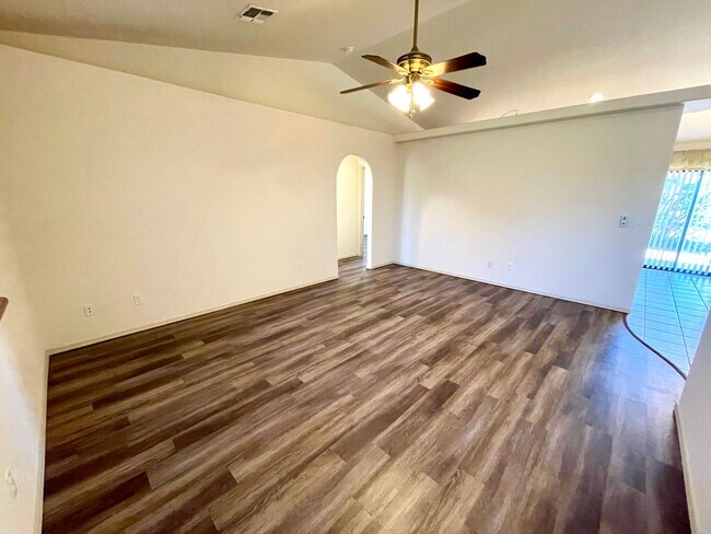 Building Photo - 3 Bedroom Home in Great Neighborhood!