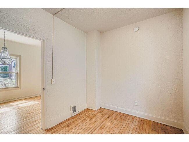 Building Photo - 610 Fairview Ave N