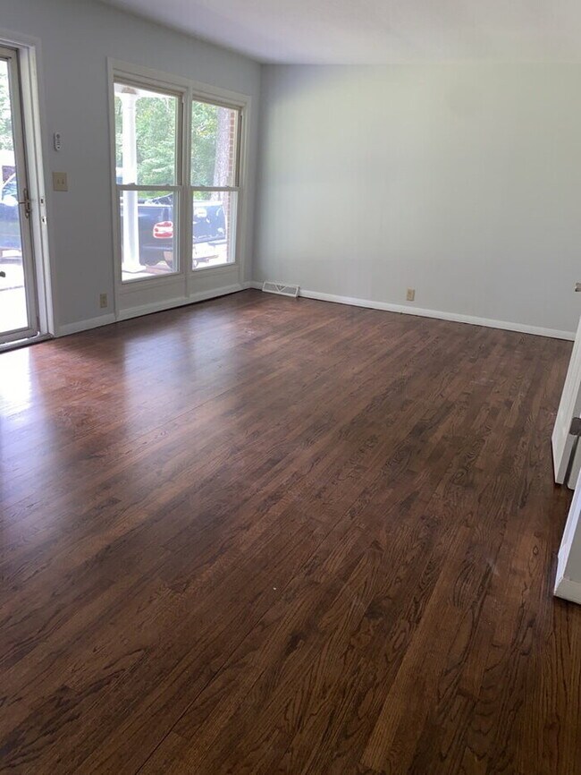 Building Photo - "Charming 3-Bed, 2-Bath Home at 109 Calhoun Ave: Your Serene Retreat in Pendleton!"