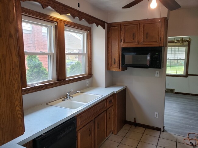 Building Photo - 158 Beechwood Dr