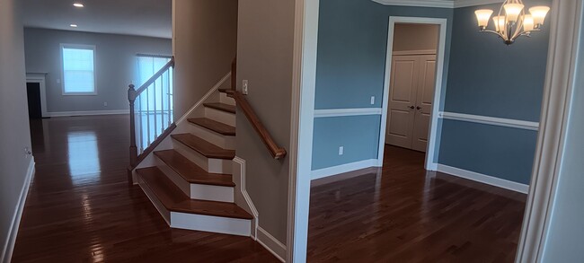 Building Photo - Heron's Landing 4 BD/ 3BTH Available May 14th