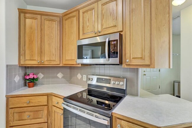 Building Photo - 203 Dunkeld Dr