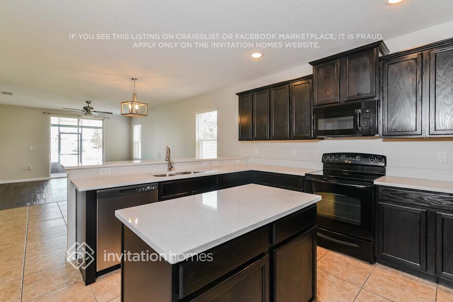 Building Photo - 5630 Silver Thistle Ln
