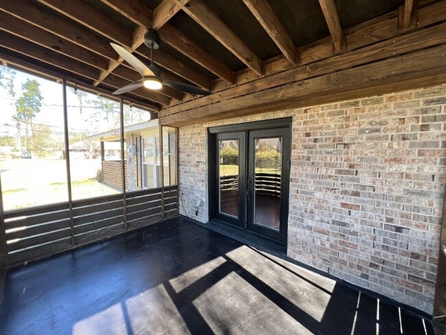 Building Photo - Beautifully Updated 3 Bedroom / 2 Bathroom Home – Available Now!