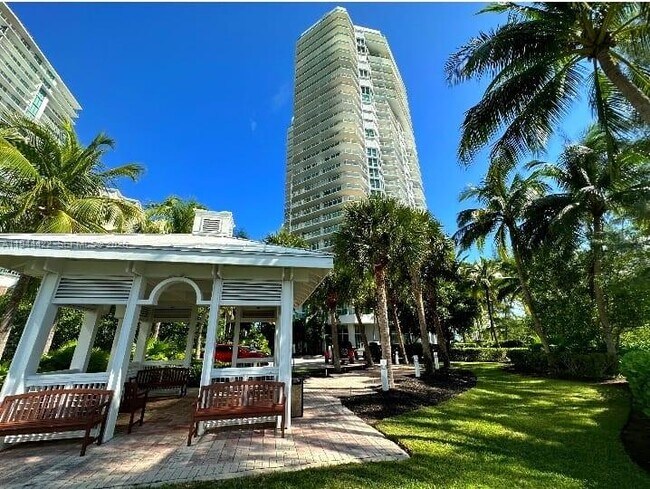 Building Photo - 16500 Collins Ave