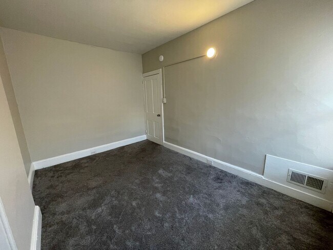 Building Photo - 4 Bedroom 1.5 Bath, Renovated House in Pottstown