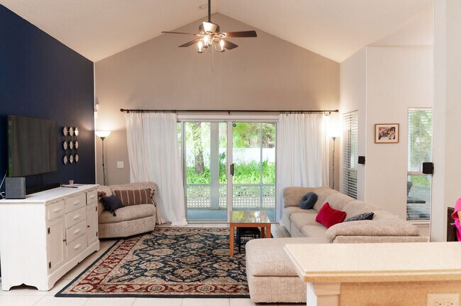 Building Photo - 2009 Paradise Oaks Ct